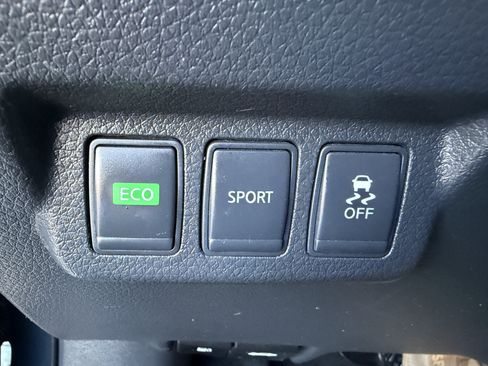 Used 2016 Nissan Sentra SL image 33