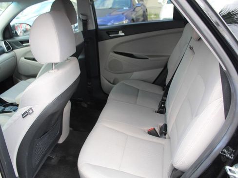 Used 2021 Hyundai Tucson SE FWD image 12