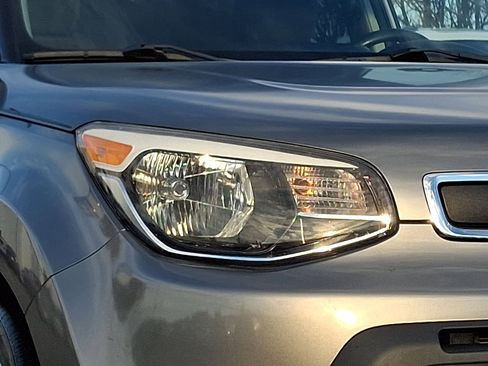 Used 2016 Kia Soul Base image 9