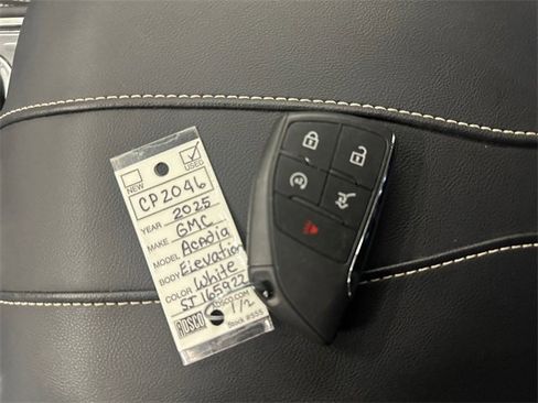 Used 2025 GMC Acadia Elevation image 36