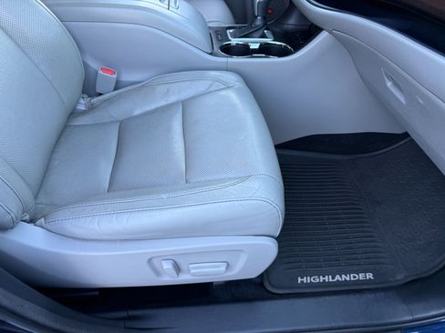 Used 2016 Toyota Highlander Limited image 21