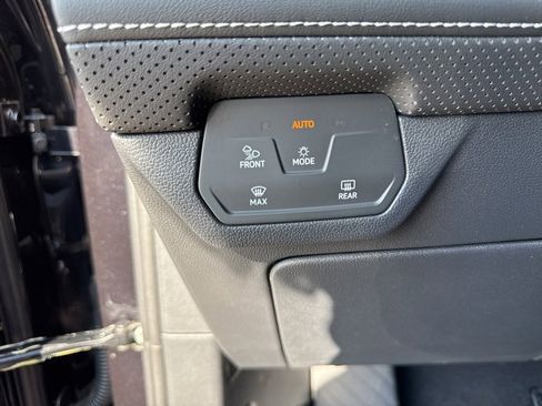 New 2026 Volkswagen Atlas Cross Sport SE image 24