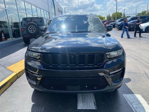 Used 2025 Jeep Grand Cherokee Limited w/ Luxury Tech Group II RWD image 3