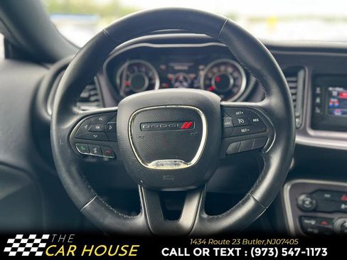Used 2015 Dodge Challenger SXT image 24