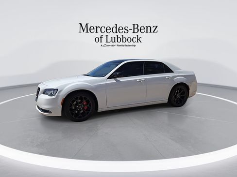 Used 2019 Chrysler 300 Touring w/ Sport Appearance Package RWD image 5