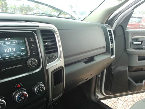 Used 2017 RAM 2500 SLT AWD/4WD image 18