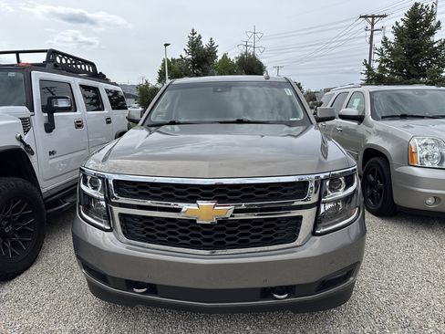 Used 2017 Chevrolet Tahoe LT w/ LT Signature Package AWD/4WD image 4