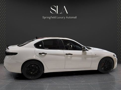 Used 2022 Alfa Romeo Giulia Ti AWD/4WD image 4