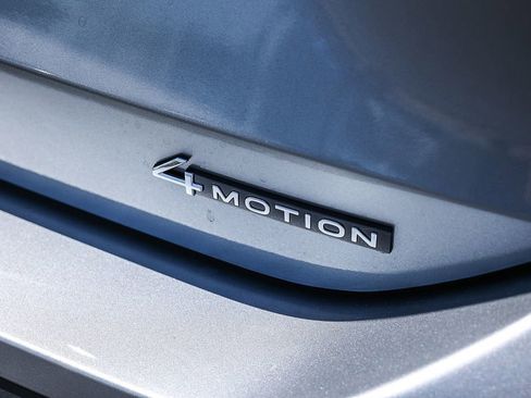 New 2025 Volkswagen Tiguan SE image 17