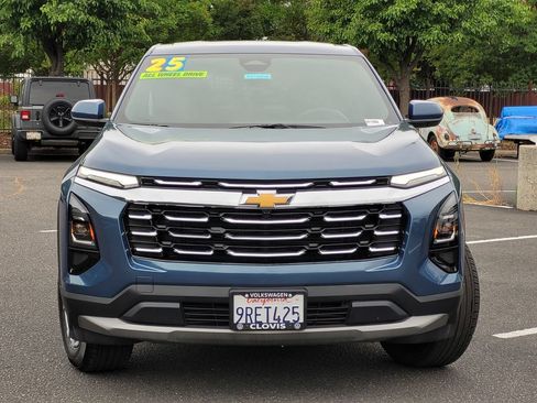 Used 2025 Chevrolet Equinox LT AWD/4WD image 3