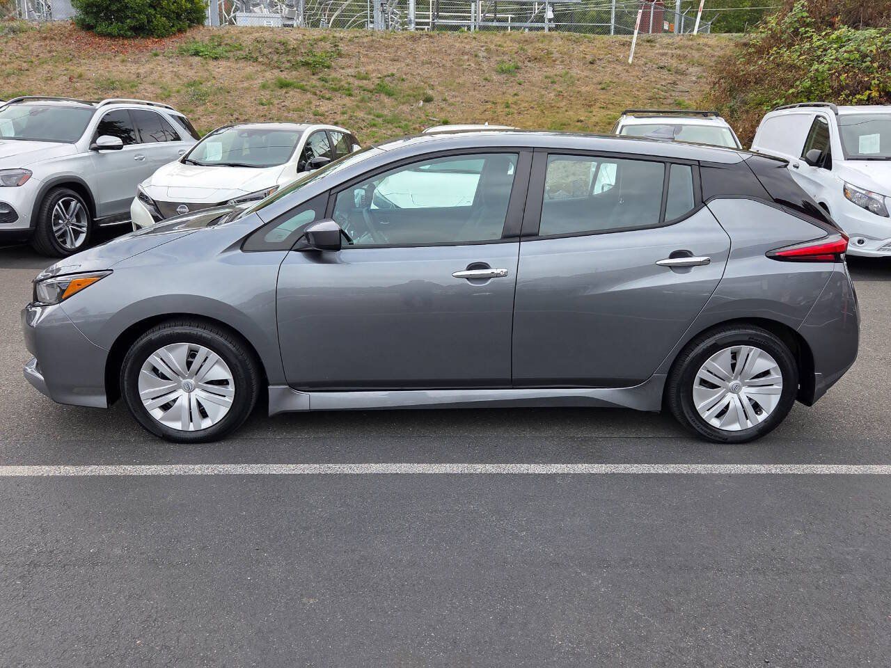 Used 2025 Nissan Leaf S FWD image 4