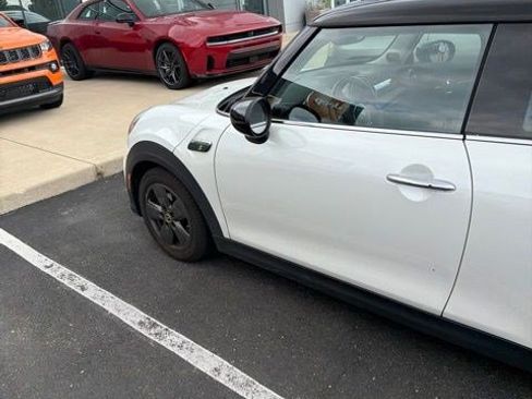Used 2024 MINI Cooper SE FWD image 9