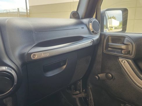 Used 2014 Jeep Wrangler Sport AWD/4WD image 18