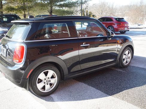 Used 2017 MINI Cooper 2-Door Hardtop image 8