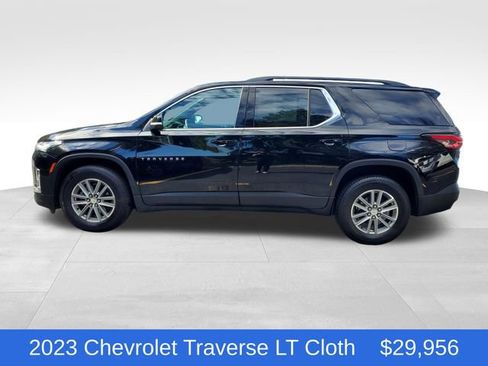 Certified 2023 Chevrolet Traverse LT FWD image 2
