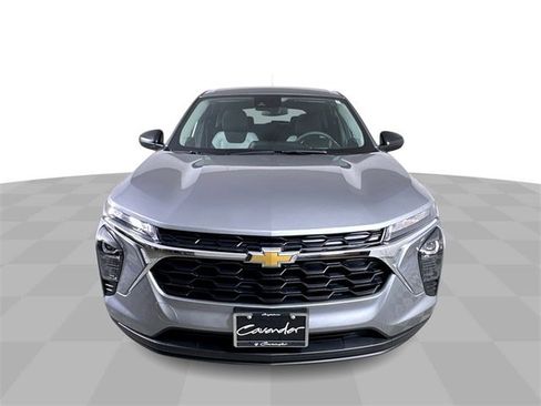 Used 2025 Chevrolet Trax LS w/ Driver Confidence Package image 3