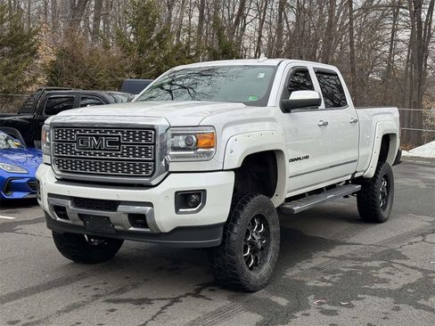 Used 2018 GMC Sierra 2500 Denali w/ Suspension Package, Off-Road image 3