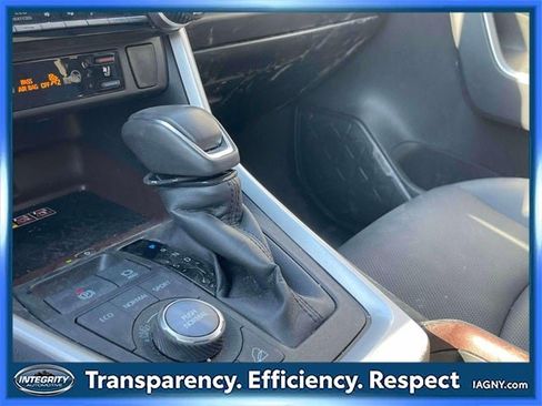 Used 2024 Toyota RAV4 Limited image 29