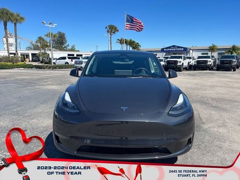 Used 2024 Tesla Model Y Long Range image 3