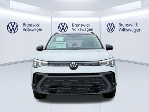 New 2026 Volkswagen Taos SE AWD/4WD image 2