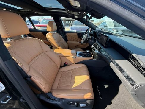 Used 2025 Lexus LS 500 image 23