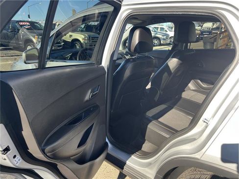 Used 2019 Chevrolet Trax LT w/ LT Convenience Package image 11