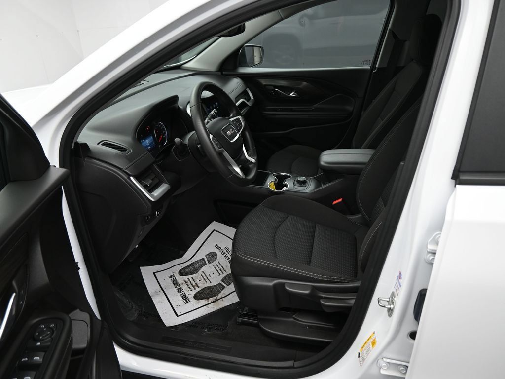 Used 2024 GMC Terrain SLE AWD/4WD image 11