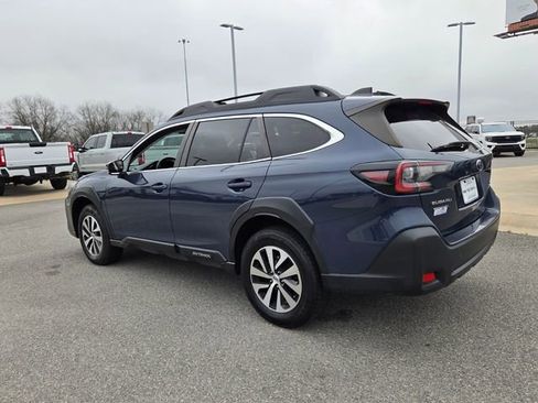 Used 2023 Subaru Outback Premium image 8