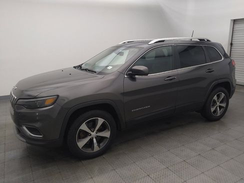 Used 2019 Jeep Cherokee Limited image 2