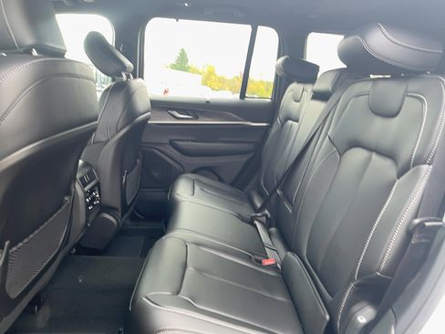 New 2025 Jeep Grand Cherokee Limited w/ Luxury Tech Group II image 10