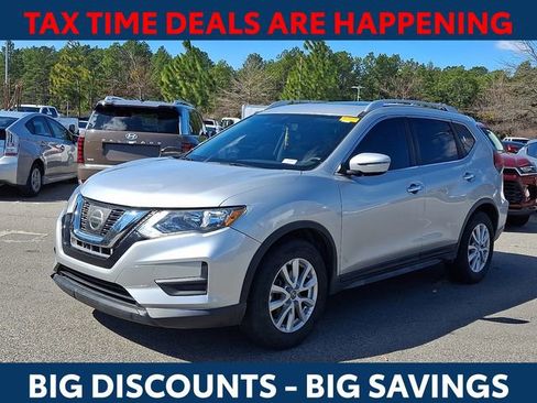 Used 2017 Nissan Rogue SV image 4