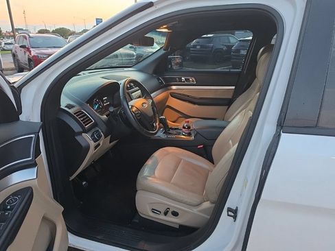 Used 2016 Ford Explorer XLT w/ Equipment Group 202A AWD/4WD image 21