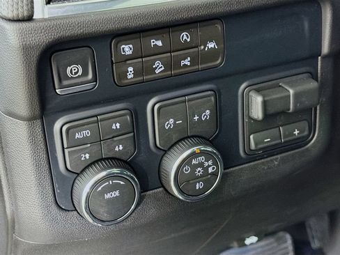 Used 2026 Chevrolet Suburban RST w/ Comfort Package AWD/4WD image 11