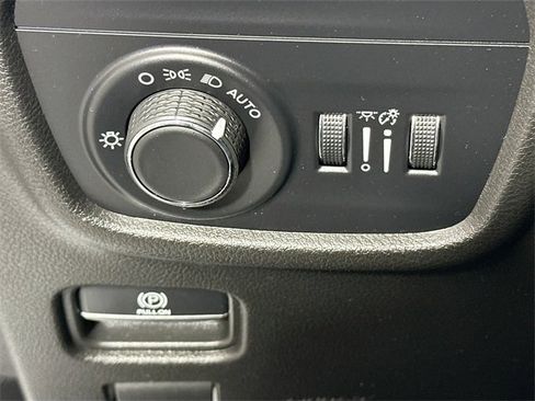 Used 2023 Jeep Grand Cherokee L Laredo image 10