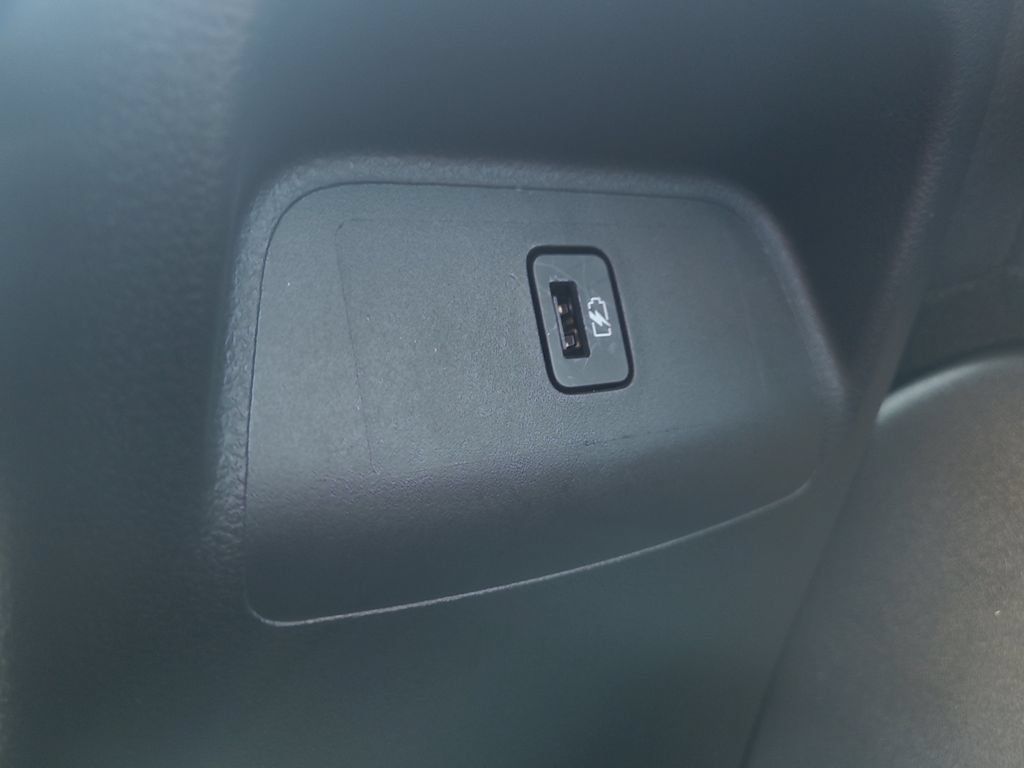 Certified 2025 Nissan Sentra SR FWD image 11