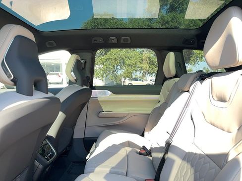 Used 2025 Volvo EX90 Ultra w/ Protection Package Premier image 16