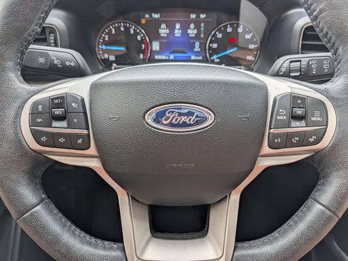 Used 2024 Ford Explorer XLT w/ Equipment Group 202A AWD/4WD image 26