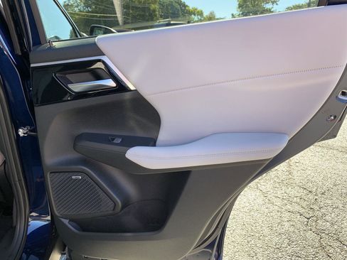 New 2025 Mitsubishi Outlander SE image 22