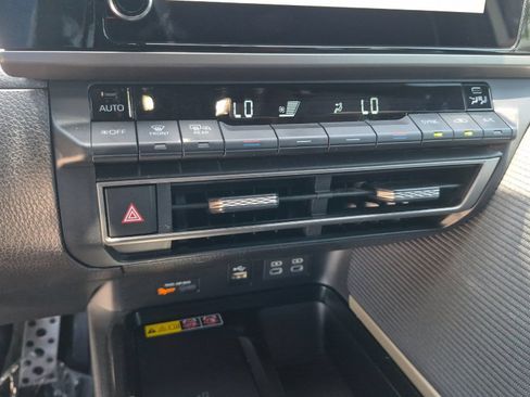 Certified 2025 Toyota Camry SE w/ Convenience Package AWD/4WD image 18