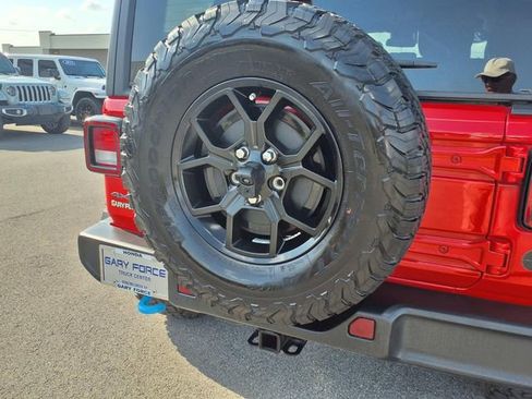 Used 2024 Jeep Wrangler Unlimited image 24
