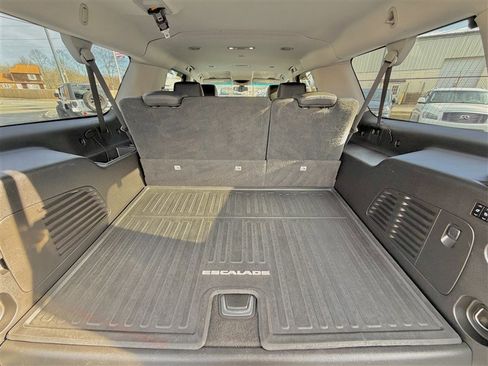 Used 2015 Cadillac Escalade ESV 4WD image 31