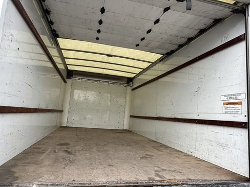 Used 2021 GMC Savana 3500 Extended w/ Power Convenience Package RWD image 14