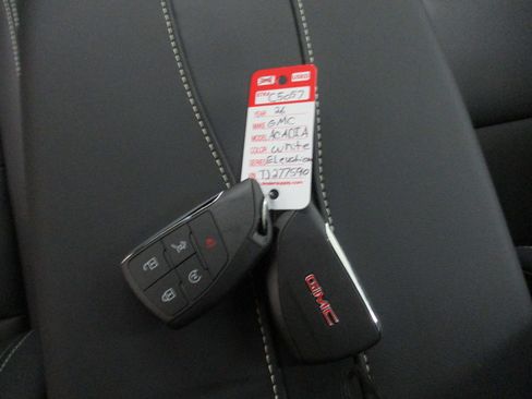 New 2026 GMC Acadia Elevation image 25