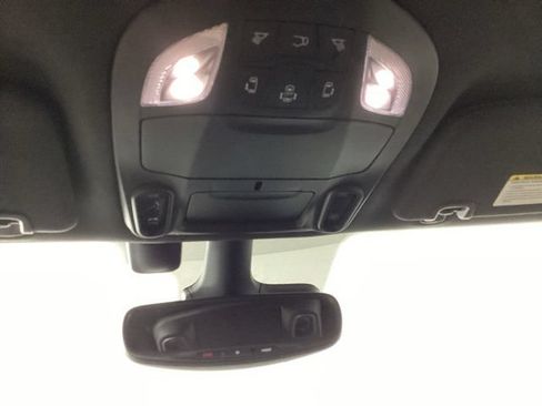 Used 2019 Chrysler Pacifica Touring-L FWD image 17