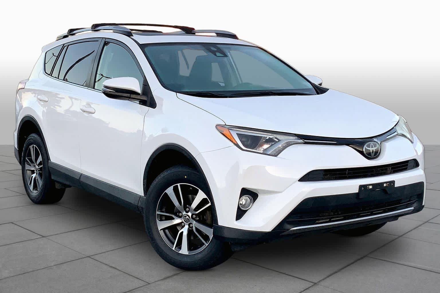 Used 2018 Toyota RAV4 XLE w/ Plus Extra Value Package AWD/4WD image 3