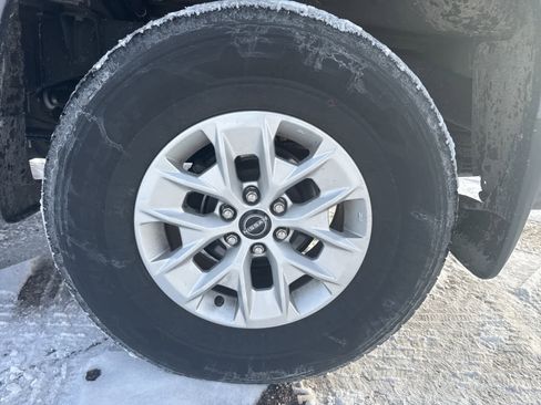 Used 2024 Nissan Frontier SV image 19