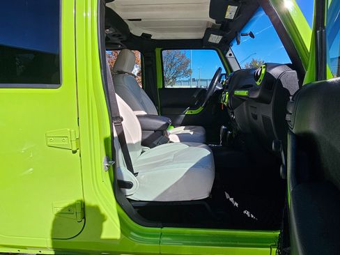 Used 2013 Jeep Wrangler Unlimited Sport w/ Connectivity Group image 10