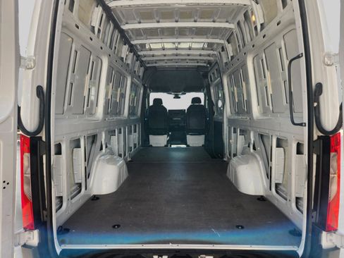 Used 2025 Mercedes-Benz Sprinter 2500 image 20