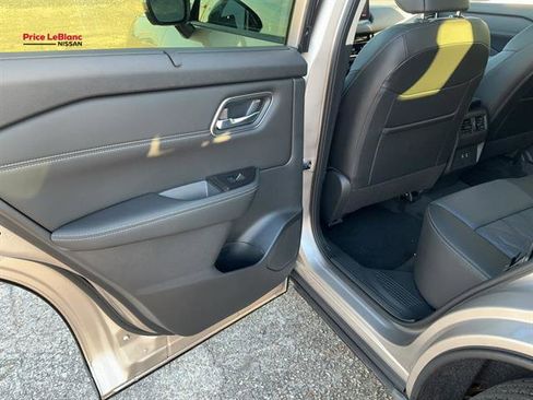 New 2026 Nissan Rogue Platinum AWD/4WD image 27