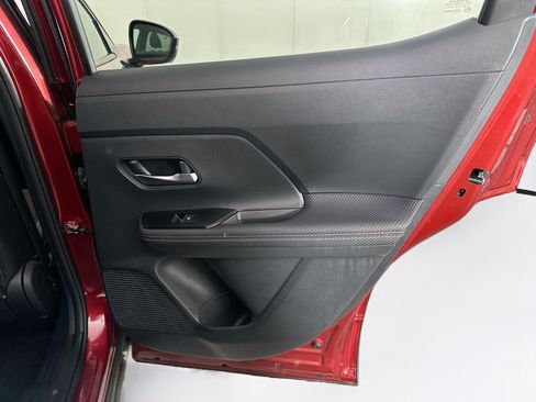 Used 2025 Nissan Kicks SR FWD image 27